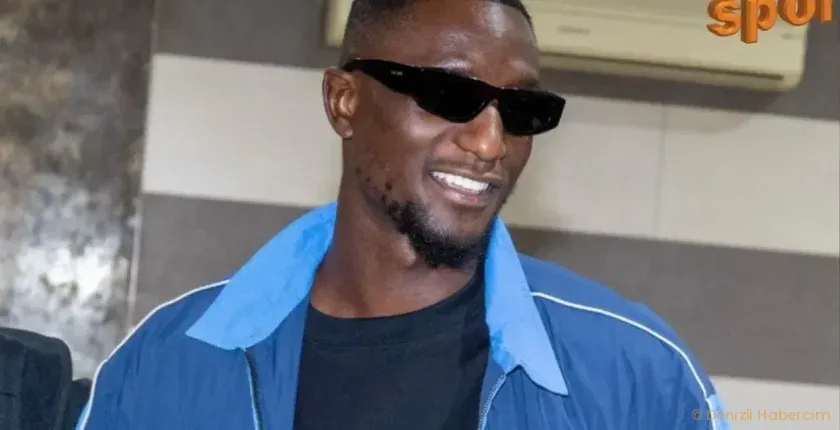Guirassy Fenerbahçe’ye değil, Gine’ye gitti: “Sarı Duvar’ın önünde gol atmak adrenalin patlaması yaşatıyor” Guirassy Fenerbahçe’ye değil, Gine’ye gitti: “Sarı Duvar’ın önünde gol atmak adrenalin patlaması yaşatıyor”