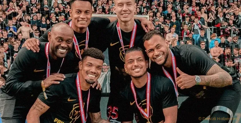 Midtjylland’ın Beşiktaş karşısındaki en zayıf karnı: Baskıda dağılan savunma ve top kaybı alışkanlığı Midtjylland’ın Beşiktaş karşısındaki en zayıf karnı: Baskıda dağılan savunma ve top kaybı alışkanlığı