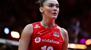 Zehra Güneş’in belindeki sorun sürüyor; VNL kadrosuna girip girmeyeceği belirsiz Zehra Güneş’in belindeki sorun sürüyor; VNL kadrosuna girip girmeyeceği belirsiz