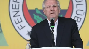 Aziz Yıldırım’ın Kehaneti: “Ben Mourinho Demeseydim, Kartal’la Devam Ediyorlardı” Aziz Yıldırım’ın Kehaneti: “Ben Mourinho Demeseydim, Kartal’la Devam Ediyorlardı”