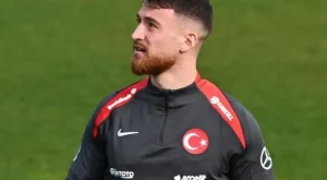 Dortmund’un Gözden Çıkardığı Salih Özcan’a Beşiktaş Soğuk Bakıyor Dortmund’un Gözden Çıkardığı Salih Özcan’a Beşiktaş Soğuk Bakıyor